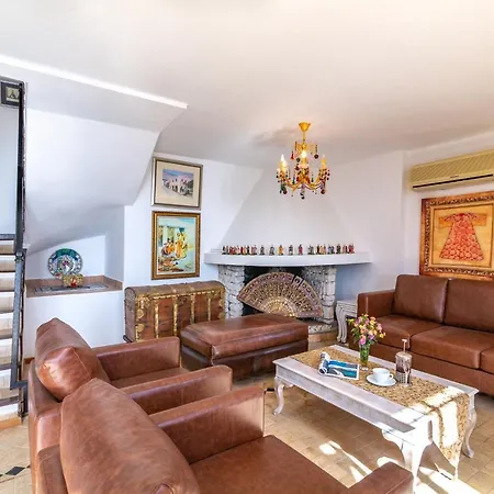 Tatil Evi Customs House *