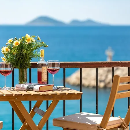 Tatil Evi Customs House