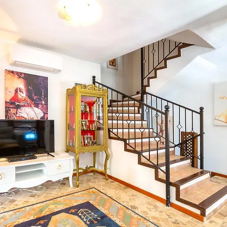 Tatil Evi Customs House